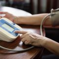 Digitale Rehabilitationsansätze: Integration innovativer Technologien in die ambulante Versorgung in Deutschland