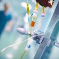 Ganzheitliche Ansätze der manuellen Therapie bei chronischen Schmerzsyndromen: Evidenz, Techniken und kulturelle Besonderheiten in Deutschland