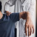 Sensorische Integration und Feinmotorik bei Kindern: Evaluierung bewährter Konzepte