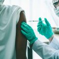 Ambulante versus stationäre Reha: Was ist bei Medikamentenabhängigkeit sinnvoll?