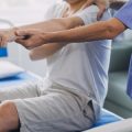 Krankengymnastik in der Neurologie: Behandlung von Schlaganfall, MS und Parkinson