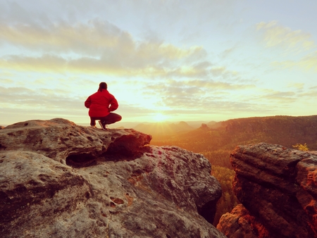 Achtsamkeit und Meditation im Umgang mit chronischen Schmerzen: Anwendungen und Forschungsergebnisse