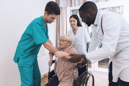 Kooperation mit Angehörigen: Wie Ergotherapie das soziale Umfeld in die Alltagsförderung einbezieht