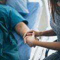 Die Rolle von Peergroups und Selbsthilfegruppen innerhalb und außerhalb der offiziellen Reha