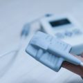 Telemonitoring und Fernbetreuung in der hybriden Reha: Anwendungen und Praxisbeispiele