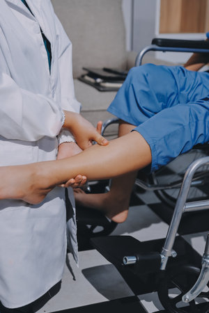 Patientenedukation und Empowerment: Der Einfluss der manuellen Therapie auf das Selbstmanagement von Schmerzsyndromen