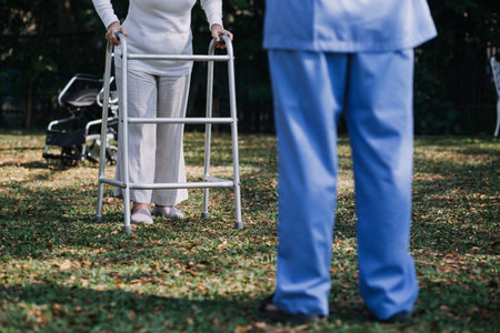 Reha und Pflege in der alternden Gesellschaft: Herausforderungen für Kommunen und Sozialpolitik